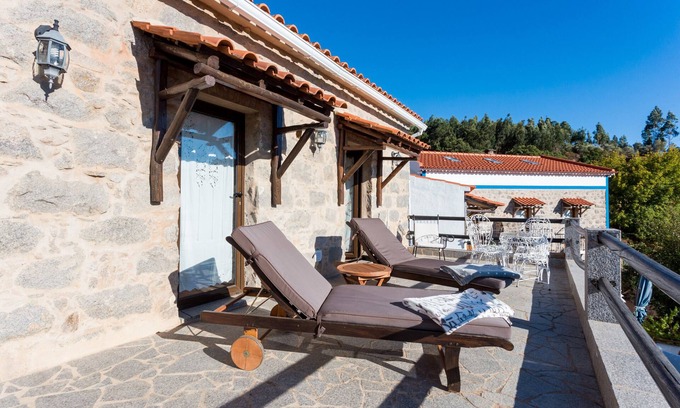Monchique Villa | Villa 'Terra' with Private Terrace, Shared Garden and Wi-Fi