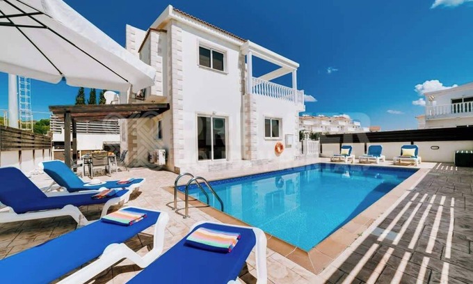 Ayia Napa Villa | Villa Tia Summary: Vi
