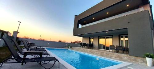 Murvica Villa | Villa Tia with heated pool & jacuzzi