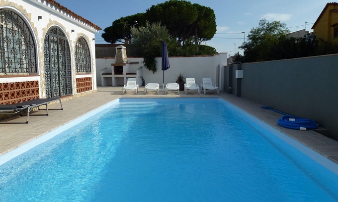 L'Escala Villa | Villa to rent in Spain Escala 10 pers. With large pool