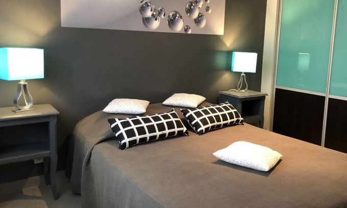 Sanary-sur-Mer Villa | Villa Très Calme à 300 m de la Plage et du Port Avec Parking Privé