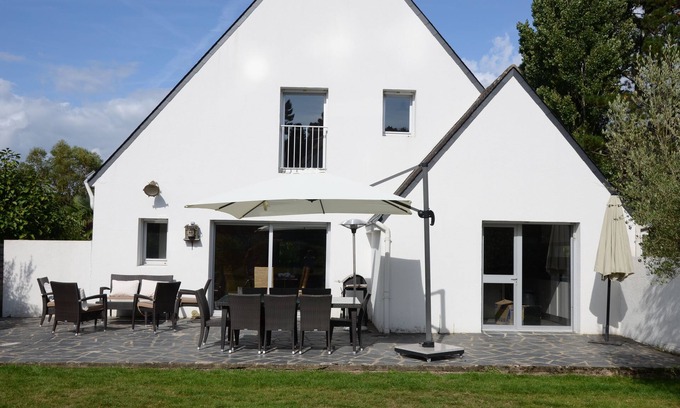 La Trinite-sur-Mer House | Villa Trinité-sur-Mer. 12 pers. Family home. Walking port. Regatta formulas