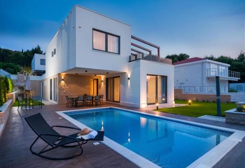 Okrug Villa | Villa Trogir Deluxe 1 6 Beautiful Bedrooms - Sea Front Private Pools - Sauna