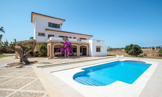 Santa Margalida Villa | Villa 'Turquesa' with Sea View, Wi-Fi and Air Conditioning