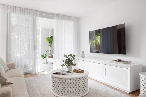 Coolum Beach Apartment | Villa Two Coolum, opposite beach, 4 pools