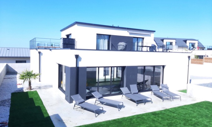 Locquirec House | Villa Ty Varcq Avec Piscine Intérieure et vue mer