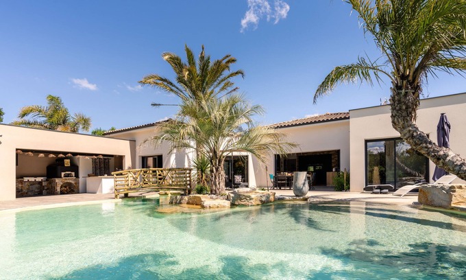 Margon Villa | Villa Vaiana, Lagoon Pool under the Tropics
