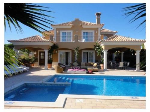 Vale do Garrao Villa | Villa Varandas Do Lago 5 Bedroom Villa Private Pool Table Tennis A Few Minutes Drive Between Vale Do Lobo And Quinta Do Lago