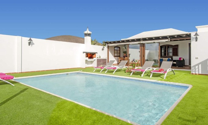 Yuco Villa | Villa Vegueta by Villa Plus