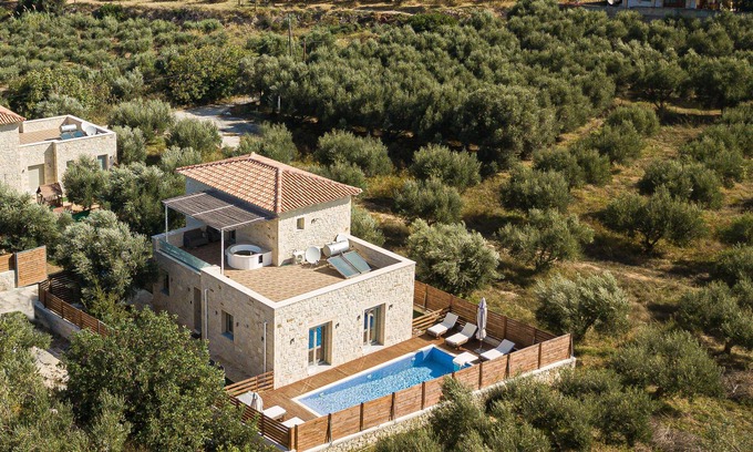 Asteri Villa | Villa Vera - 3 bedroom villa, 3 bathrooms, with heated pool and outdoor jacuzzi