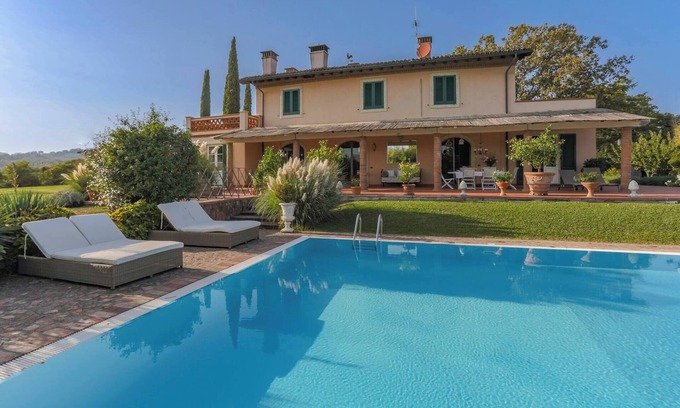 Lucca Villa | Villa Vittoria Promoted by WeekHomes.com