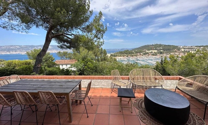 Saint-Mandrier-sur-Mer House | Villa vue Mer, 3 Chambres, Terrasse, Wifi