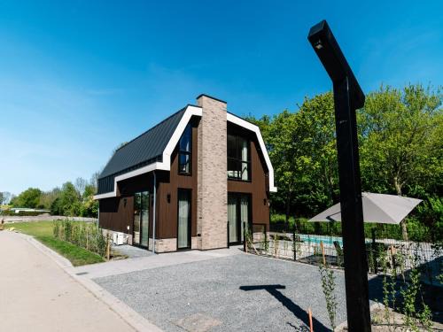 Waarland House | Villa Watergloed a stylish, brand new holiday home for 16 people
