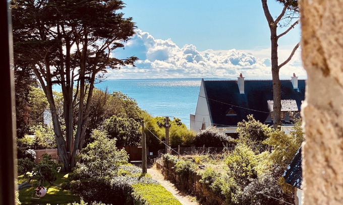 Saint-Pierre-Quiberon Villa | Villa with sea view, white sandy beach 50 m away, no road to cross.