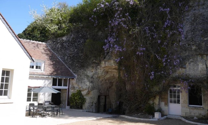 Chateauvieux Apartment | Villa with caves of 60meters long!