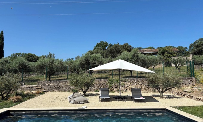 Cabrieres-d'Avignon Villa | Villa with large garden and pool in the heart of a historic Luberon village!