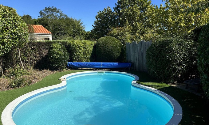 Chateau-d'Olonne Ski Chalet | Villa with pool - near the sea - La Pironnière