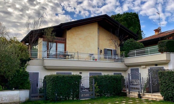 Lonato del Garda Villa | Villa with garden and pool for a relaxing holiday on Lake Garda