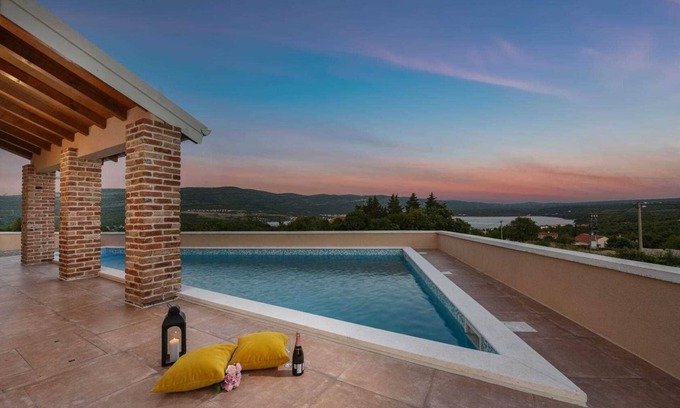 Pridraga Villa | Villa With Heated Pool and Sea View near Zadar