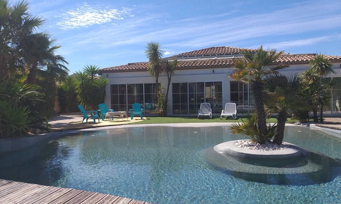 Vias Villa | Villa with indoor pool, Californian Basin, Jacuzzi, Sauna
