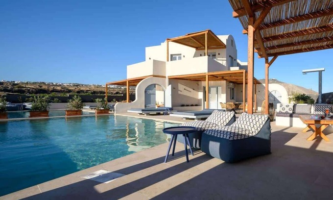Santorini House | Villa with King Size Pool & Caldera View