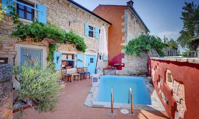 Rezanci Villa | Villa with outdoor pool and barbecue terrace
