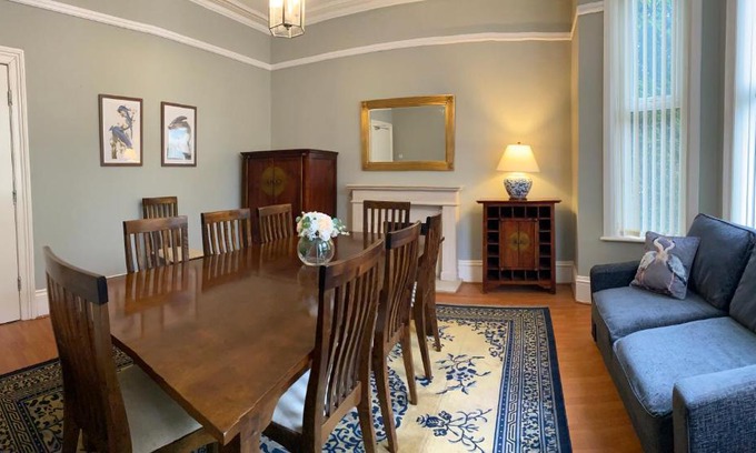 Liverpool House | Villa with Park Views close to Liverpool Centre