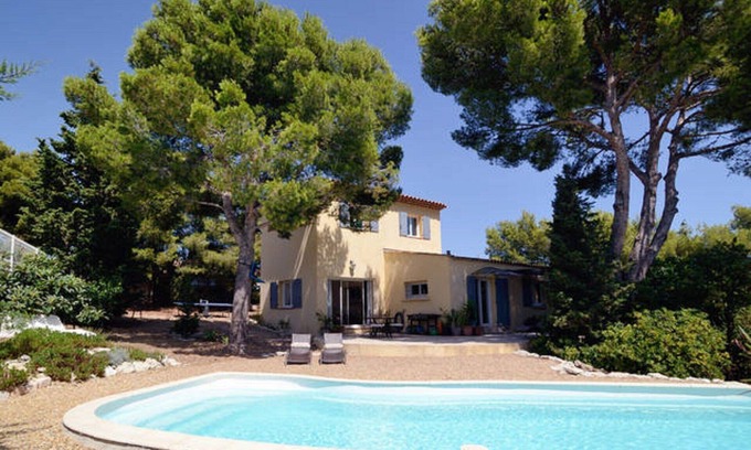 Martigues Villa | Villa with pool 1mn walk from the sea for 8 people