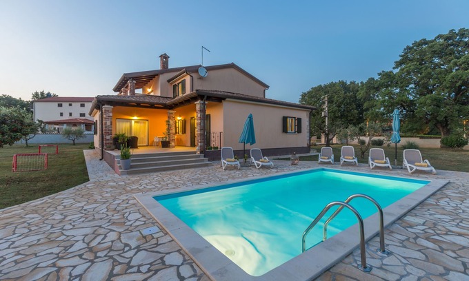 Susnjici Villa | Villa with pool, 6 persons, large garden with barbecue. Dogs are welcome!