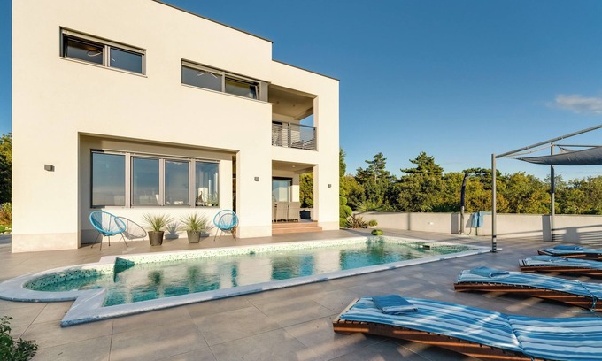 Crikvenica Villa | Villa with pool, beach, sea view - TRAVELER Resieburo Krk ID 2135