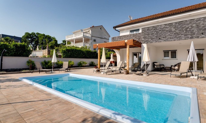 Pinezici Villa | Villa with pool, beach, quiet location - TRAVELER Reisebüro Krk - ID 2164
