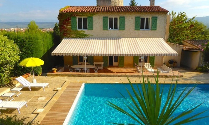 Le Beausset Villa | Villa with pool for 8 to 10 near the sea