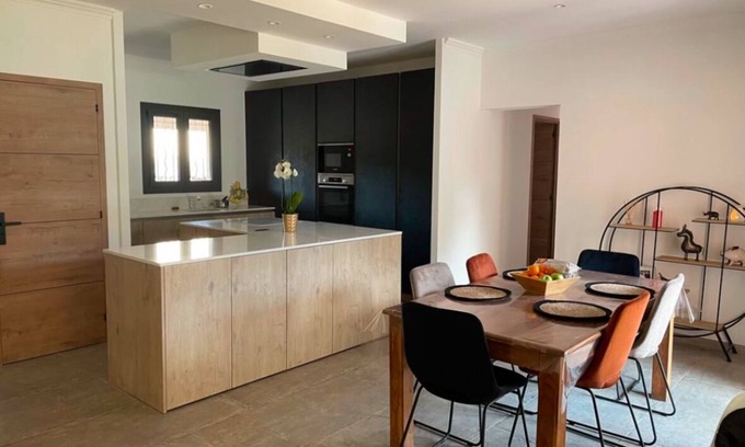 Gardanne Villa | Villa with pool