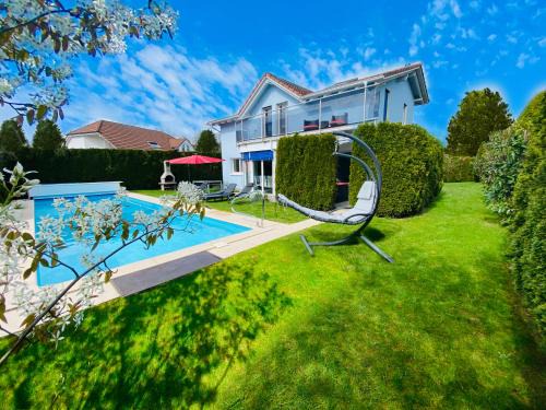 Dottikon Villa | Villa with Pool - Leon's Holiday Homes