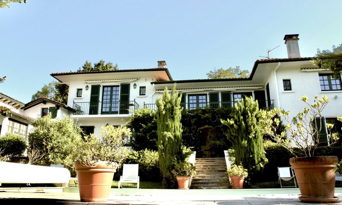 Ciboure Villa | Villa with pool, views of the ocean and the Pyrenees range
