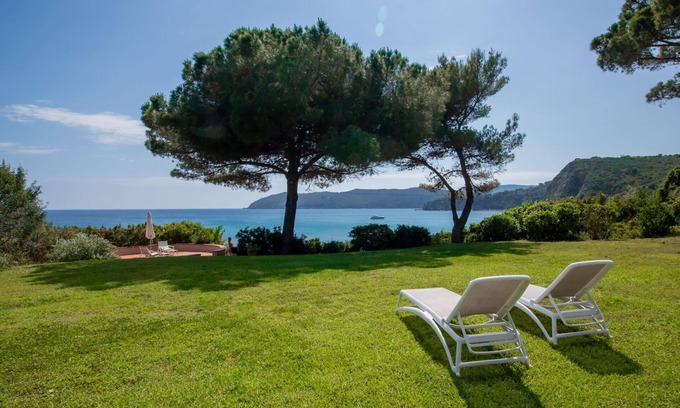 Capoliveri Villa | Villa with private access to the sea