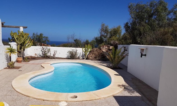Parque Holandes Villa | Villa with sea view and pool