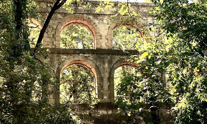 Laudun Villa | Villa with swimming pool near the aqueduct of Balouviere