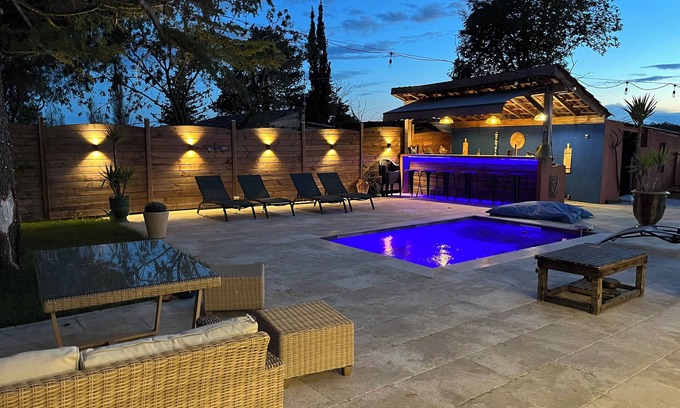 Fabregues Villa | Villa with swimming pool heated from May to October, set in wooded grounds