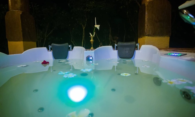 Unawatuna Villa | Villa with Three huge garden and nature friendly