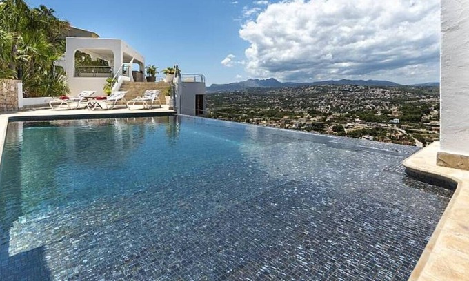 Arnella Villa | Villa "Xenofilia 4" with Mountain View, Private Inifinty Pool & Wi-Fi