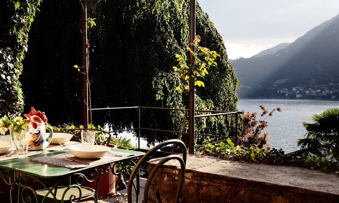 Torno House | Village house with garden overlooking the lake