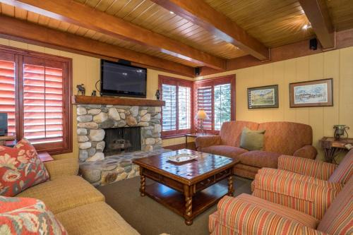 Elkhorn Apartment | Villager 1218