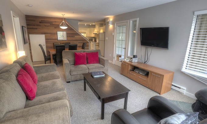 Blackcomb Villa | VILLAS SNOWBERRY LODGING - 2-Bedroom, Sleeps 6