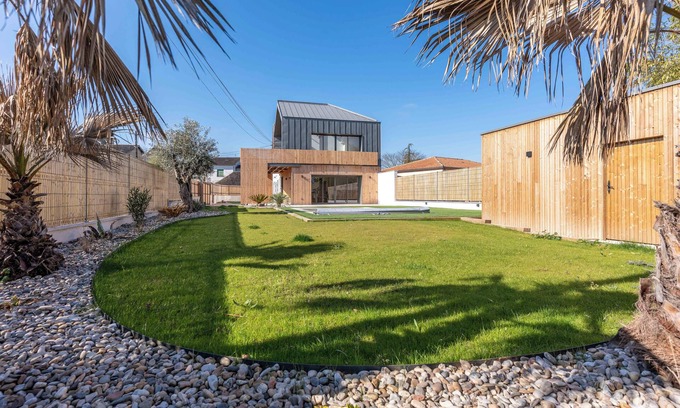 Villereal House | Villeréal - Luxury gîte with swimming pool, ideal for 10 people