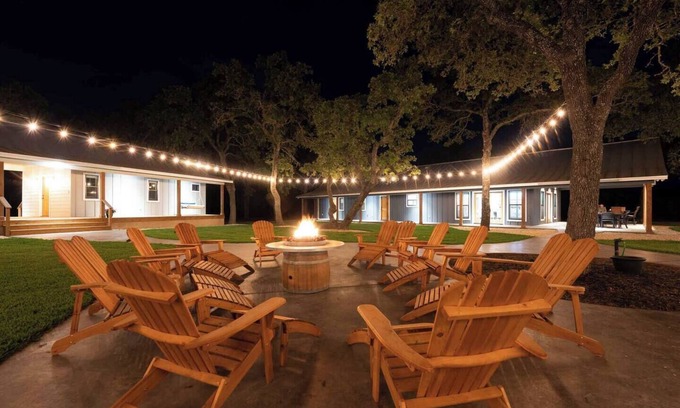Fredericksburg Cabin | Vineyard Cottage #6 with Complimentary Breakfast