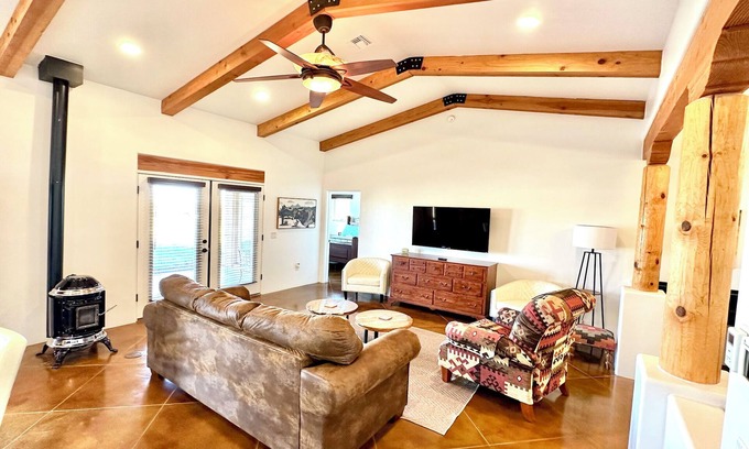 Elgin House | Vino y Vacas - Cozy Home in the Heart of Wine Tasting
