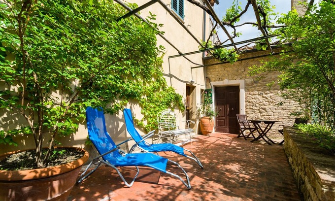 Montecastelli House | Vintage Holiday Home in Montecastelli Pisano with Terrace