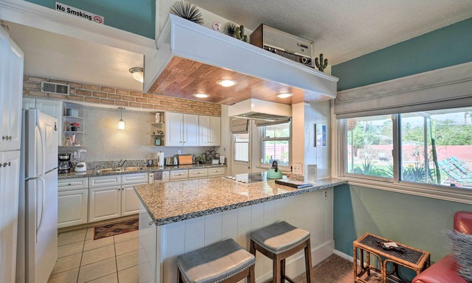 Las Vegas Cottage | Vintage Las Vegas Oasis < 3 Mi to the Strip!