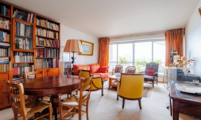 Necker Apartment | Vintage Magnetism, by Veeve